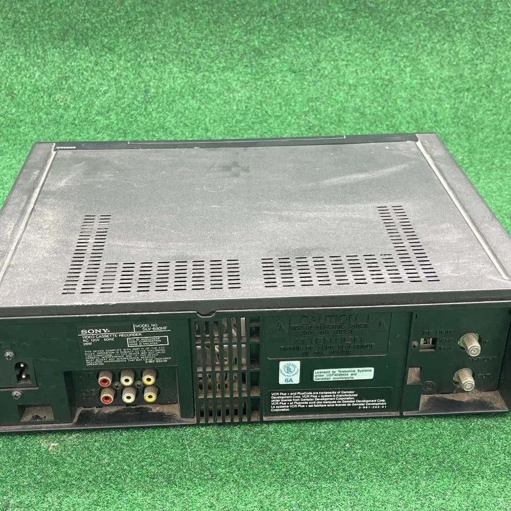 Sony SLV690-HF Stereo 4 Heads Digital Audio Tracking Video Cassette Recorder 26W